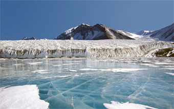 Российские ученые проникли в подледниковое озеро Восток в Антарктиде
